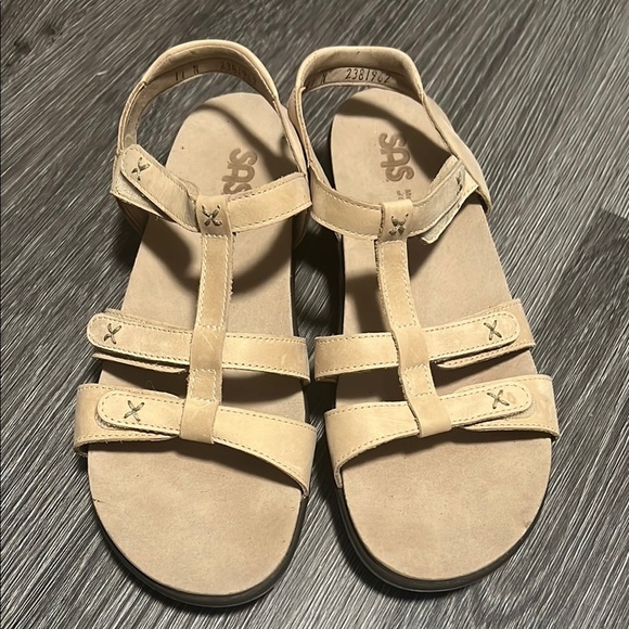 SAS Tan Sandals Comfortable Supportive Design - Picture 1 of 1